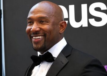 Martell Holt Net Worth